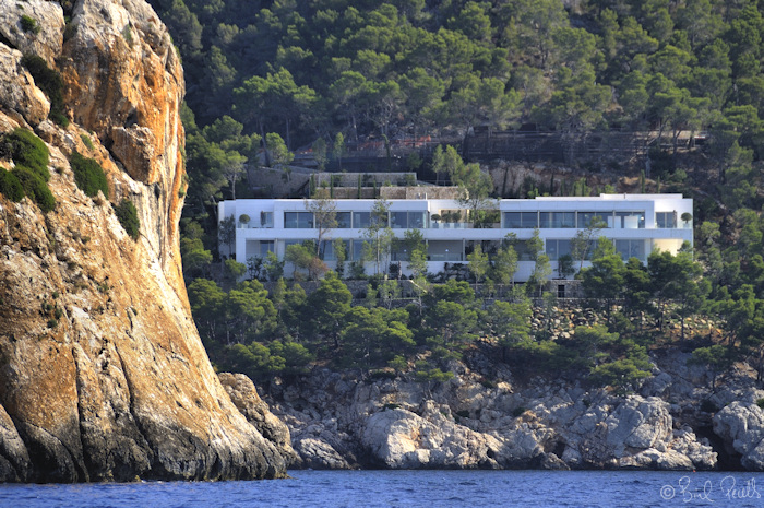 Destrucci� a tota costa