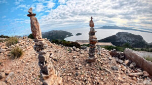 Caramulls de pedres. Talaia d'Albercutx, Pollença. Març 2026.